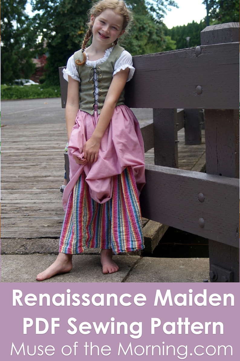 Op de afbeelding: Een PDF-naaipatroon voor een Renaissance Maiden-kostuum voor kinderen. Het patroon bevat een groen korset met een veter aan de voorkant en een roze rok met een regenboogkleurige onderrok. Het patroon is verkrijgbaar op Muse of the Morning.com.