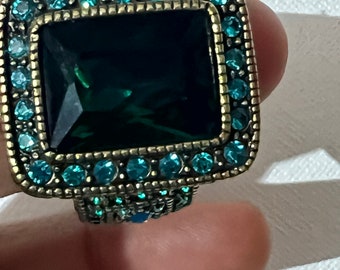 HEIDI DAUS Swarovski Crystal Faux Emerald Cocktail Statement Ring fine signed