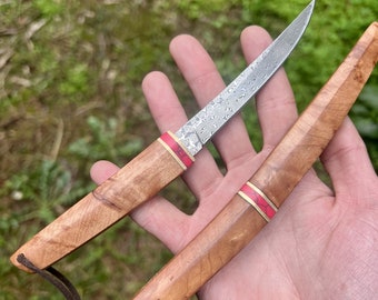 Cuchillo con hoja de acero de Damasco, colección de funda de madera de estilo japonés.