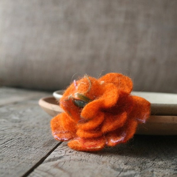 Reincarnation of the scarf \/ felted brooch No9