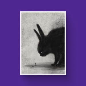 Pode incluir: Uma ilustração em preto e branco de um coelho grande em pé sobre uma pequena figura humana. O coelho parece ameaçador, enquanto o humano parece pequeno e vulnerável.