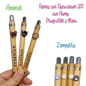 Bolígrafo de madera con decoraciones 3D de "Animales" o "Patas", nombre pirograbado a mano