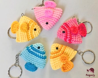 Amigurumi MUSTER: Häkeln kleiner Fisch Schlüsselbund Muster, Amigurumi Fisch Schlüsselhalter, gestrickte Schlüsseltasche, Schlüsselabdeckung MUSTER