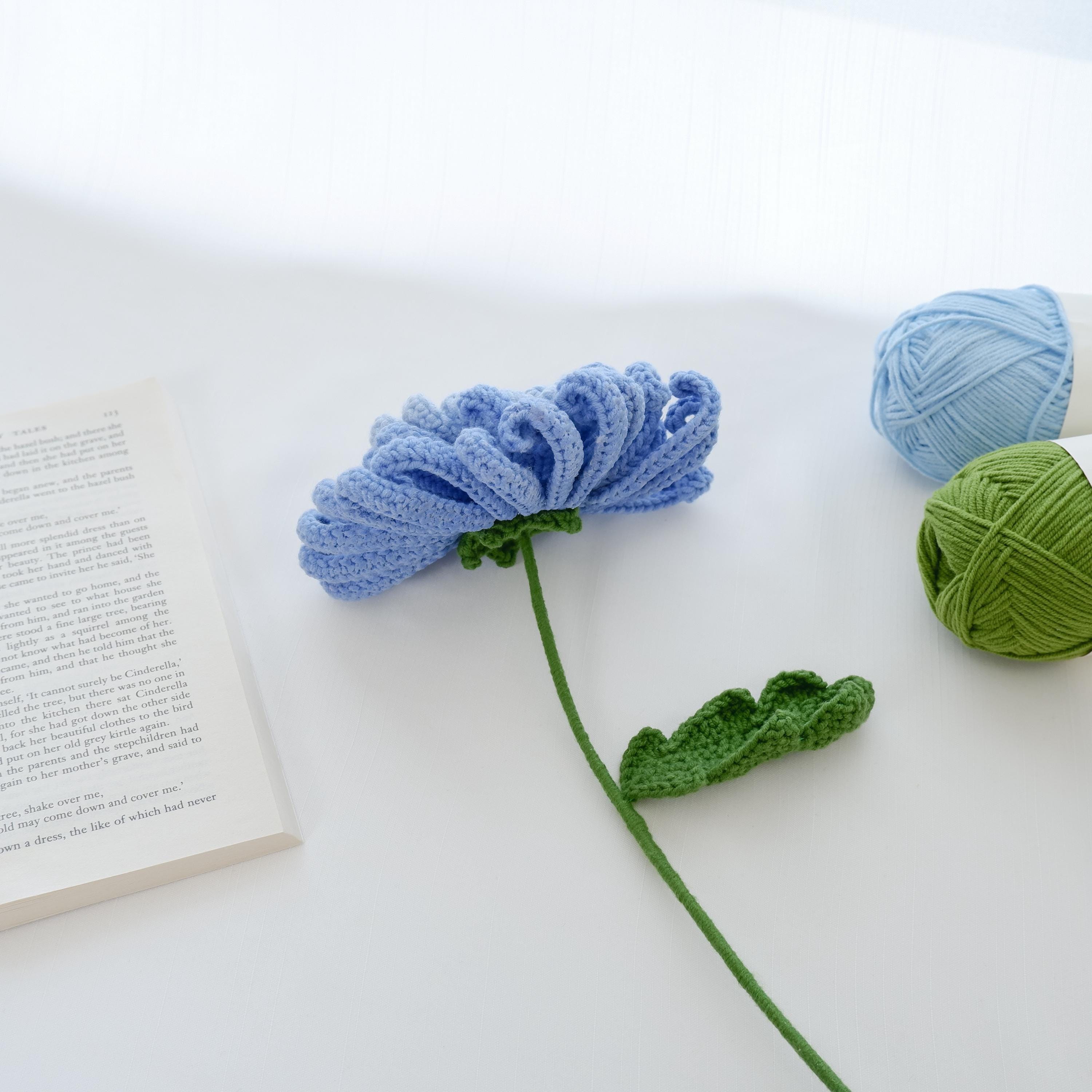 簡単な菊の編み図（PDF）、結婚式や花瓶の装飾に使える青い花の