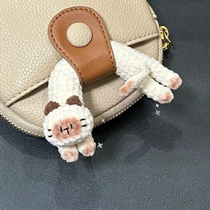 Virkmönster för smältande siamesisk katt - Sömlös handledning för amigurumi-väska med charm - Mönster för virktillbehör till mini-söt katt