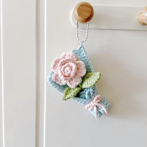 Rosenstrauß Mini Schlüsselanhänger PDF englische Muster - Häkelanleitung für Mini Strauß - Blume für Muttertagsgeschenke - Mini Blume häkeln