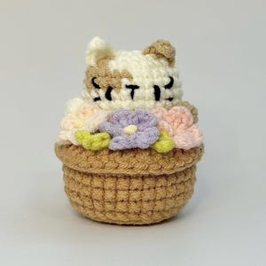 Mini Katze Blumenkorb Häkelanleitung - Süße Kitty im Blumenkorb Deutsche Anleitung PDF Muster - Mini Katze Schlüsselanhänger häkeln