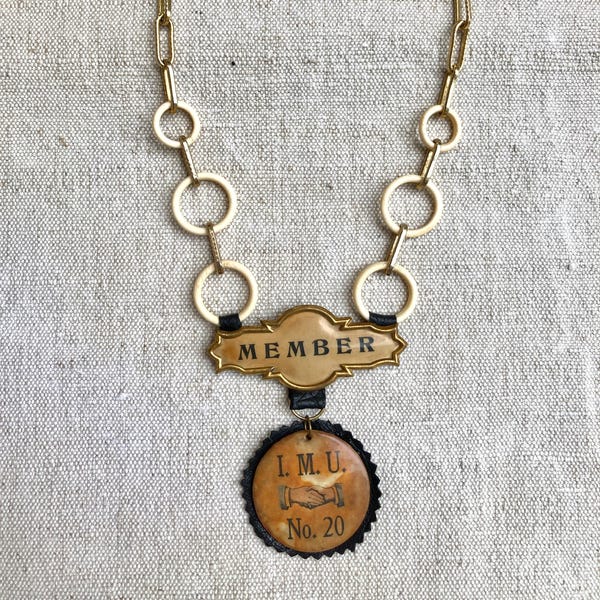 Collar de membresía I.M.U. - Collar con elementos vintage reutilizados