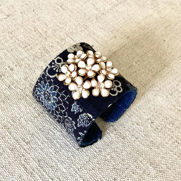 Puño ajustable con estampado mixto y flores