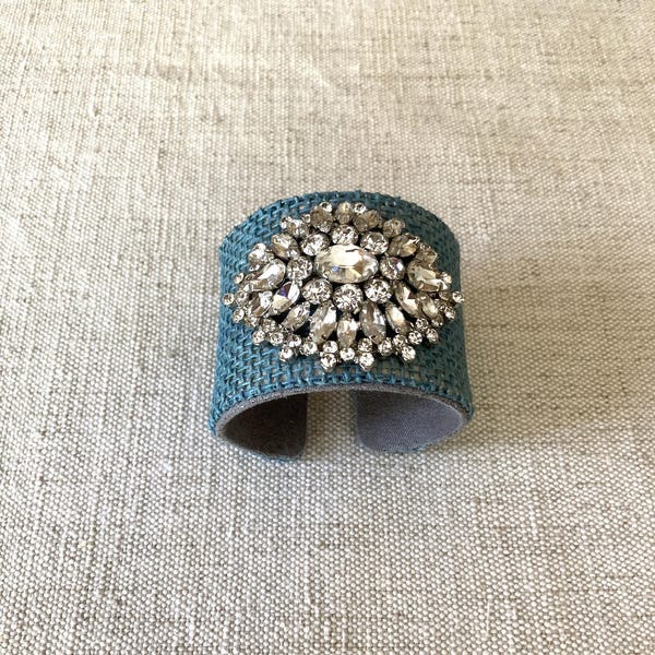 Brazalete ajustable azul francés con diamantes de imitación