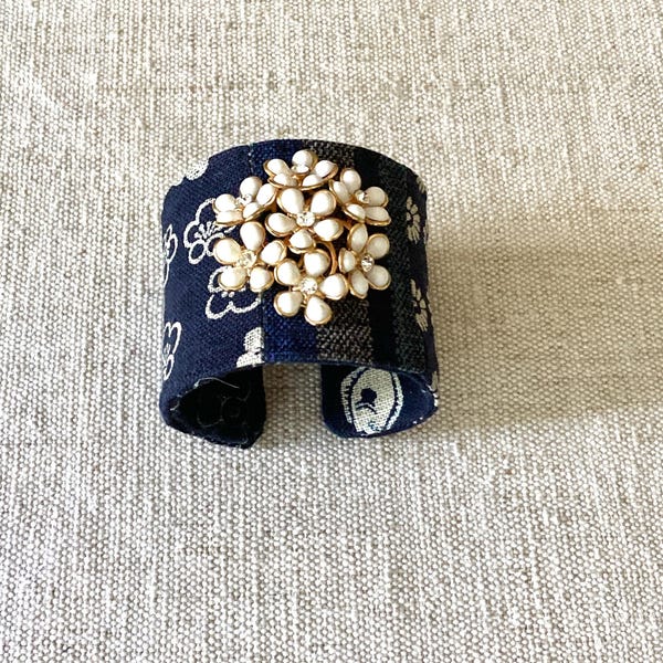 Pulsera ajustable con estampados florales mixtos