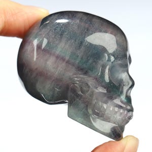 Caveira de cristal esculpida à mão de fluorita de 2,0", escultura de decoração para casa, presente de cristal