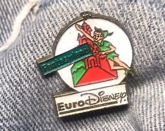 Vintage EuroDisney FantasyLand Pin Badge - Esso - Disney - Paris - France