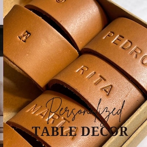 Personalisierter Serviettenring aus echtem Leder. Handgravur. Einzigartiger Tischmarker für originelle Events, Geschenke und Hochzeiten