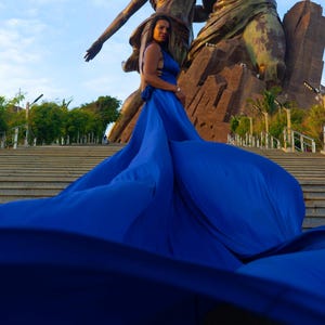 Langes Fliegendes Kleid Für Fotoshooting Elektrisch Blaues Langes Flowy Infinity Kleid Handgemachtes Cabrio Fliegendes Kleid Asymmetrisches Fliegendes Kleid