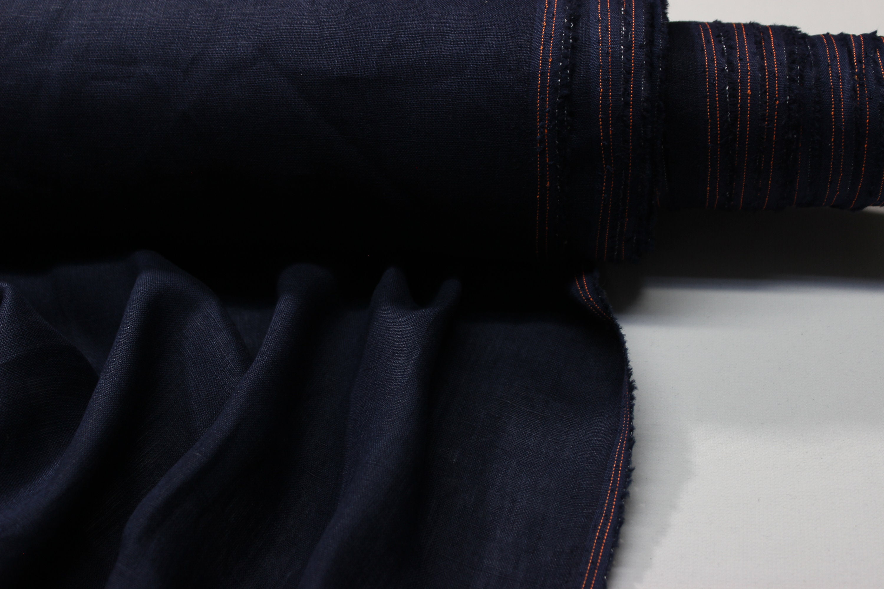 Pure Linen Fabric - 100% Natural, High quality, Breathable, and Eco-Friendly - Ideal for Clothing, Home Textiles, and Crafts.Navy Blue.