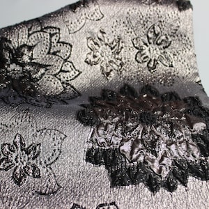 Eleganter Metallic Floral Brokat Stoff (Made in der Türkei)
