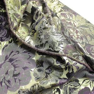 Eleganter Blumenbrokat-Stoff in Gold, Schwarz und Lila – Perfekt für formelle Kleidung und Wohnkultur (hergestellt in der Türkei)