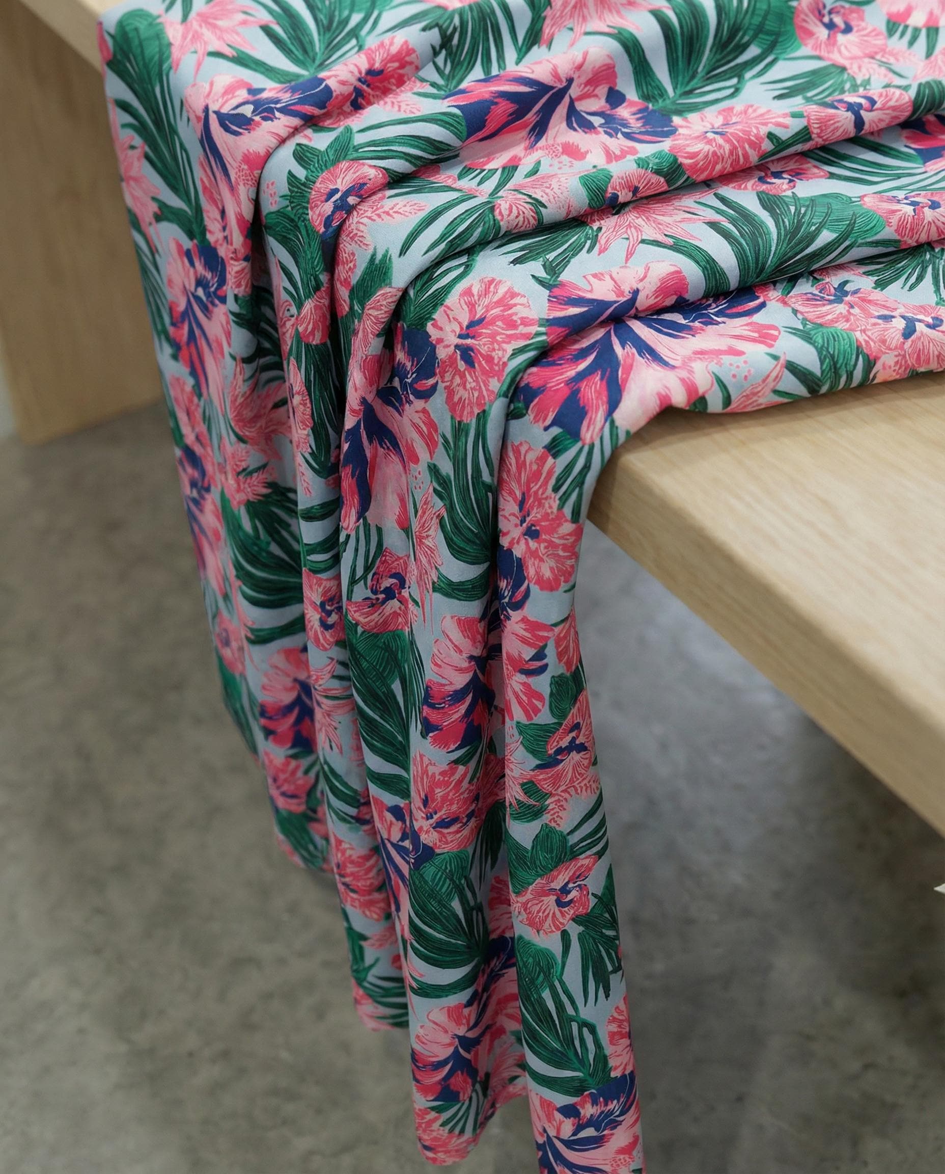 Italian silk crepe de chine printed fabric 140cm high quality