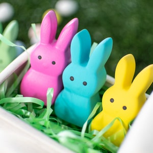 Marshmallow Easter Bunnies | Bunnies In A Pickup | Retro Easter Truck | Rainbow Spring Decor