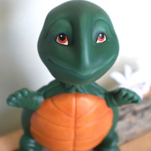 Wackelkopf-Schildkröte – Keramik-Wackelkopf – handbemaltes Kinderzimmer-Dekor | Baby-Dusche-Geschenk | Wackelkopf-Babyzimmerdekoration