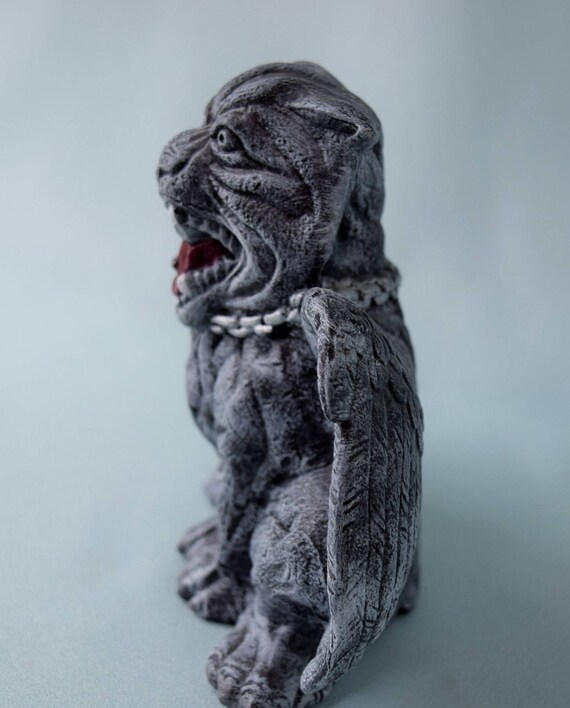 Mystical Gargoyle Dog Statue: Gothic Ceramic Garden Protector