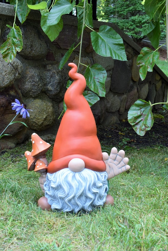 Gnome de jardin Gnome tenant des champignons Statue de gnome Gnome extérieur  dart de jardin de décoration darrière-cour Cadeau jardinier -  France