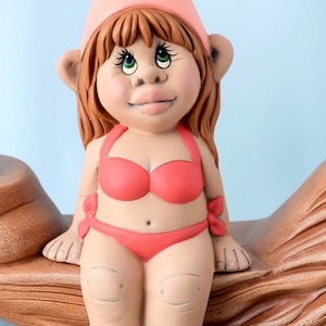 Garden Gnome - Chica - Casa de playa - Gnomo tropical - Gnomo traje de baño - Gnomo femenino - Vacaciones - Decoración del hogar