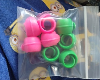 8 piece package Qsnap Huggers, 2 color, green and pink