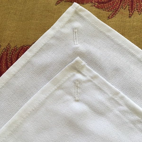 Buttonhole Dinner napkins, 2 cotton, polyester blend. No embroidery! Perfect for everyday