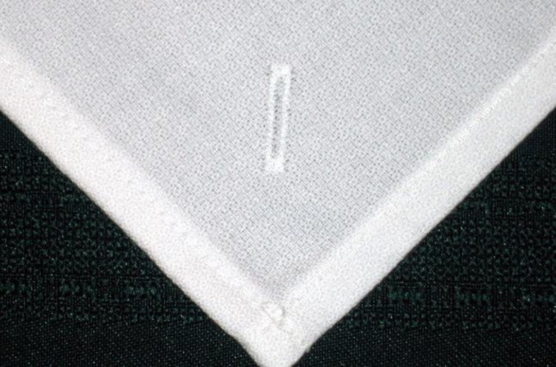 Buttonhole Dinner Napkins, 6 Cotton, Polyester Blend. No Embroidery