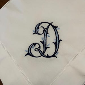 8  Personalized Linen hemstitched dinner napkins, ONE letter, Wedding Gift, Anniversary, House Warming, Servietten