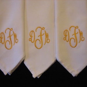 Personalized Napkins, 8 Monogrammed  Dinner Napkins, Embroidered Napkins, Wedding Linens, Serviette