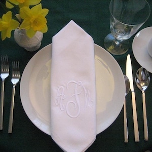 Buttonhole Monogrammed  dinner napkins set of 8, with shipping in the US
