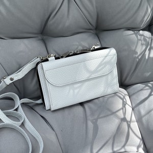 Bolso bandolera de piel personalizado para iPhone 16/17 Pro Max, bolso de hombro con relieve, tarjetero largo cruzado, bolso pequeño con cremallera para teléfono