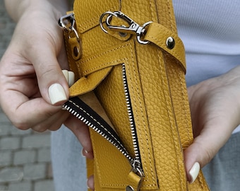 Borsa a tracolla doppia per cellulare in pelle martellata realizzata a mano: piccola borsa doppia per iPhone, con scomparti per carte RFID.