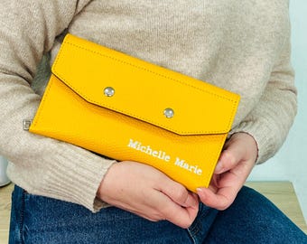 Portafoglio a tre ante in pelle martellata fatto a mano: portafoglio personalizzabile di grande capacità, con protezione RFID.