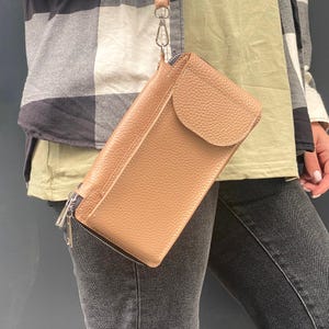 Cartera de cuero para documentos de viaje con compartimento para teléfono y correa para la muñeca, portadocumentos y pasaportes artesanal, monedero con correa para la muñeca.