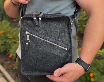 Borsa a tracolla in pelle fatta a mano: tracolla in pelle di vacchetta con personalizzazione in rilievo