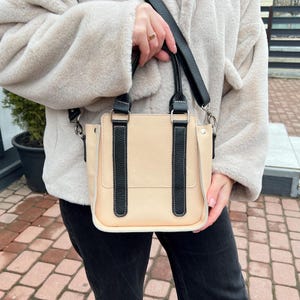 Bolso de hombro de cuero hecho a mano, bolso pequeño tipo cartera con asa superior, bolso cruzado de cuero negro y beige, bolso de negocios mediano, bolso pequeño para mujer.