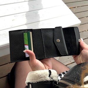 Portafoglio in pelle Mid-Century fatto a mano, scomparti per carte di credito in pelle e tasca portamonete sicura, elegante portafoglio in pelle per tutti i giorni, piccolo portafoglio in pelle
