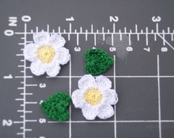 12 yellow and white crochet applique flowers with 12 leaves  --  3446