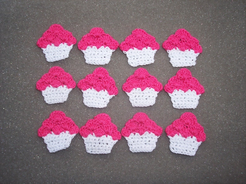 12 pink crochet applique cupcakes with white frosting 2881 Bild 3