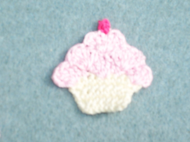 12 cotton thread crochet applique cupcakes with pink frosting 3329 image 6