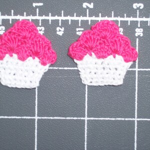 12 pink crochet applique cupcakes with white frosting 2881 Bild 2