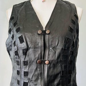 Vintage schwarze Damen-Lederweste mit Druckknöpfen, Größe S