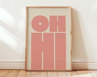 Wyrazisty, artystyczny wydruk typograficzny „OH HI” – modna, nowoczesna sztuka ścienna w stylu retro, minimalistyczny plakat w kolorze brudnego różu, zabawny pop do przestrzeni kochających zabawę