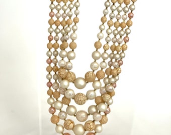 collier vintage de 5 rangs de fausses perles dans des tons rose poudré