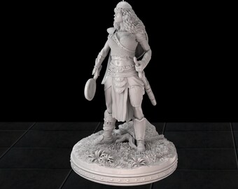 Kämpferin Astrid | 32 mm Resin Krieger Miniatur mit Schwert und Pfanne für RPGs und Tabletop Spiele