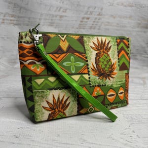 Hawaiianische Ananas Tiki Tapa - Clutch - Reißverschluss-Beutel - Olivgrün - Täschchen - Retro Hawaii - Reisetasche - Aloha Print